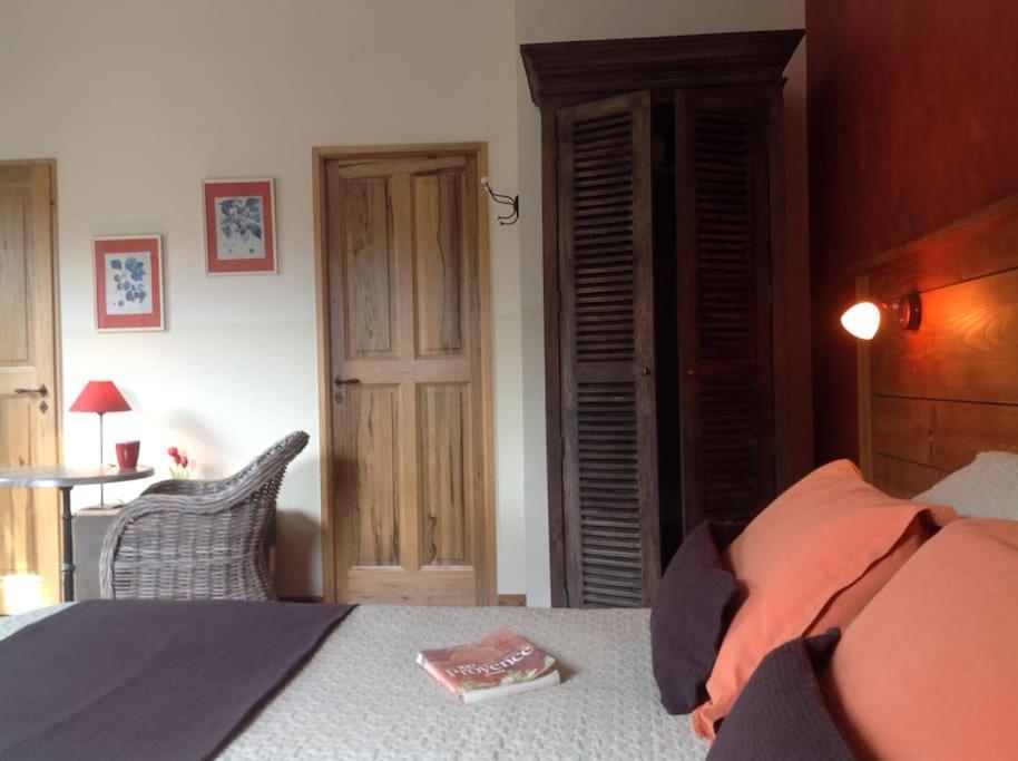 Le Mas De L'Escaillon Saint-Saturnin-les-Apt Exterior photo